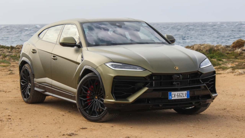 You Need to Take the Lamborghini Urus Hybrid Seriously: Review